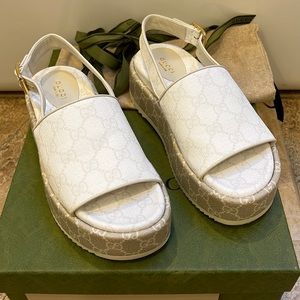 Womens Gucci white tonal sling back platform sandal excellent condition